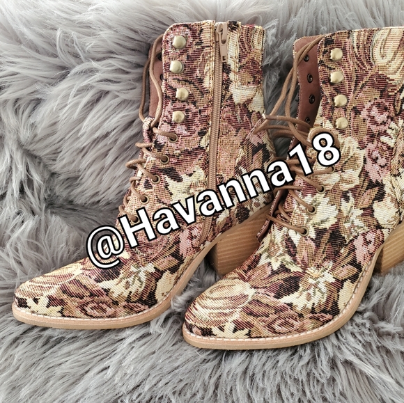 Tapestry boots. - Picture 2 of 4